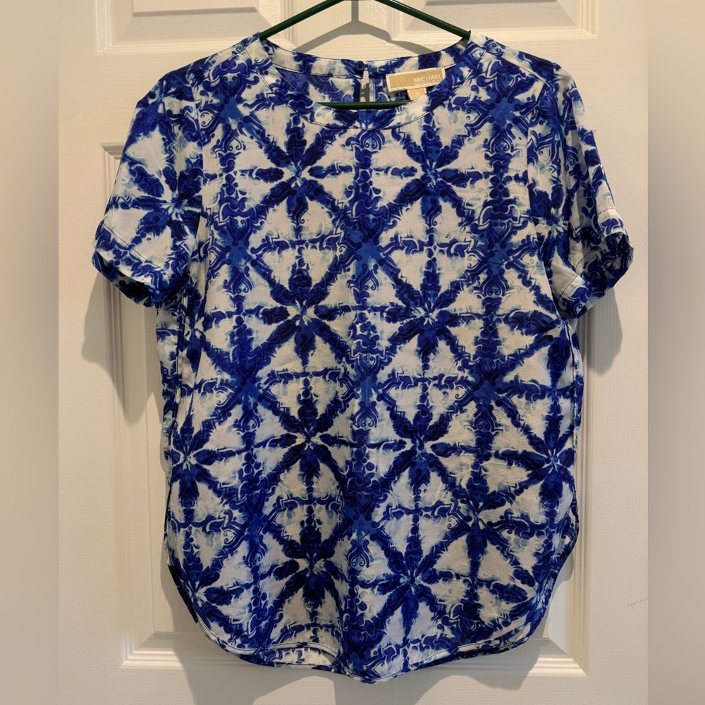 Michael by Michael Kors Size Medium Royal Blue Short Sleeve Geometric Blouse - Picture 2 of 4
